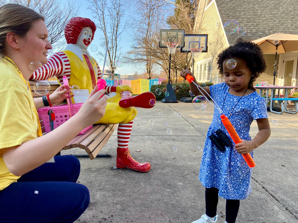 RMH DC NoVA 17MAR26 Lindsay (Volunteer) & Harper Pipkin 07 web
